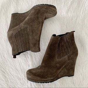 🤎 Prada brown suede wedge booties